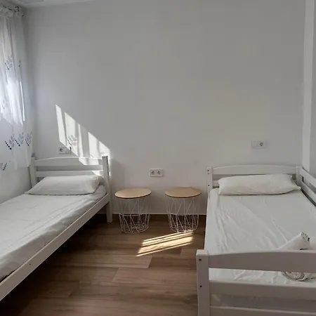1 Apartament *